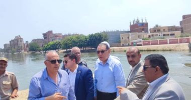 وزير الرى يتفقد موقع انهيار كوبرى مشاة بالشرقية ويكلف بسرعة إعادة إنشائه