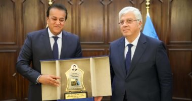وزير التعليم العالى يكرم الدكتور خالد عبد الغفار والمجلس الأعلى للجامعات.. صور