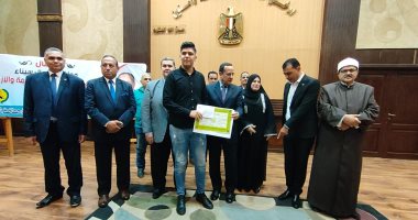 محافظ شمال سيناء يكرم الأوائل في الشهادات العامة والأزهرية