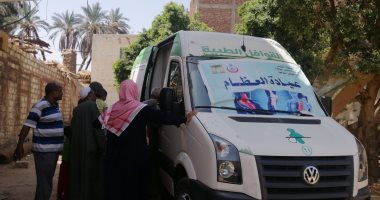 وكيل صحة الأقصر يتفقد أعمال القافلة الطبية فى وحدة القباحى الصحية.. صور