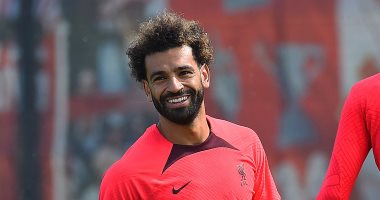 ابتسامة محمد صلاح تتصدر مران ليفربول قبل كلاسيكو مانشستر يونايتد.. صور
