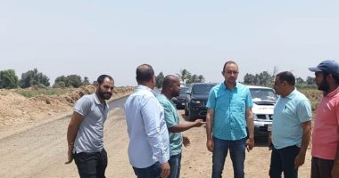نائب محافظ أسوان يتابع معدلات الإنجاز لمشروعات حياة كريمة بنصر النوبة.. صور