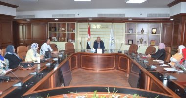 السكرتير العام لمحافظة بنى سويف يناقش مستجدات سير العمل بالمراكز التكنولوجية