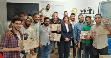 صندوق مكافحة الإدمان يدرب دفعة جديدة من المتعافين على صيانة المحمول.. صور