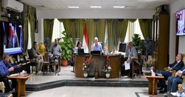 محافظ جنوب سيناء يعقد اجتماعا موسعا لمتابعة مشروعات مؤتمر تغير المناخ بشرم الشيخ