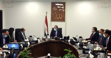 رئيس الوزراء يؤكد ضرورة التنسيق الكامل لإنجاح تشغيل الطيران منخفض التكاليف