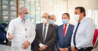 وزير الصحة يتفقد قسم الأشعة المقطعية الجديد بمستشفى صدر المعمورة