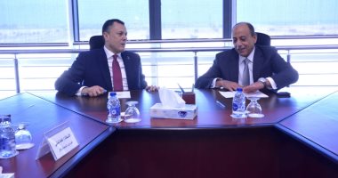 وزيرا الطيران والسياحة يبحثان آليات تنشيط الحركة الجوية والسياحية لمصر