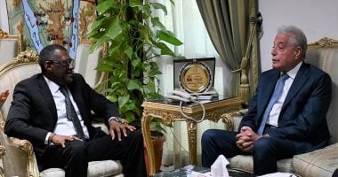 محافظ جنوب سيناء يلتقي سفير سيراليون في إطار التنسيق لاستضافة مؤتمر المناخ