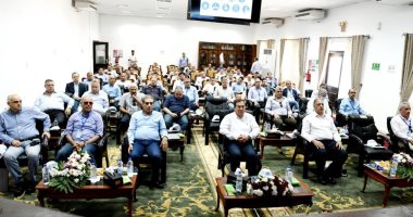 طارق الملا: لا تهاون فى تحقيق استراتيجية الوزارة للإسراع بمشروعات زيادة الإنتاج