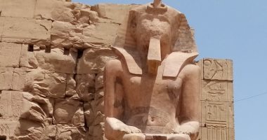الانتهاء من ترميم تمثال الملك تحتمس الثانى بالواجهة الجنوبية للصرح الثامن بمعابد الكرنك