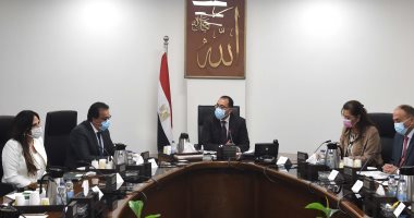 رئيس الوزراء يتابع تنفيذ المشروع القومى لتنمية الأسرة المصرية.. صور