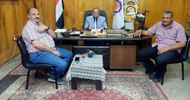 وكيل "تعليم قنا" يبحث الاستعداد للعام الدراسى الجديد