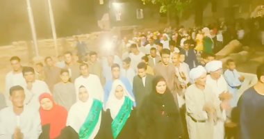 قرية الشيخ أحود بإسنا تحتفى بفتاتين من حفظة القرآن الكريم بزفة بالأناشيد..فيديو وصور
