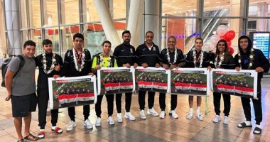 منتخب مصر للاسكواش يصل القاهرة بعد تتويجه بالمركز الثانى ببطولة العالم.. صور