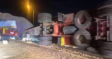 انقلاب مقطورة على طريق بلبيس – العاشر الصحراوى بالشرقية