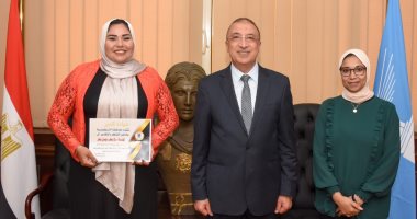 محافظ الإسكندرية يكرم جميع العاملين بالإدارة العامة لخدمة المواطنين بالمحافظة