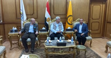محافظ بنى سويف ورئيس الجامعة يستقبلان وزير التعليم العالى