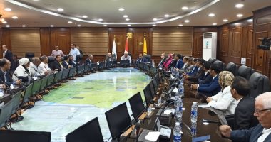 وزير التعليم العالى يلتقى عمداء الكليات وأعضاء هيئة التدريس بجامعة بنى سويف 