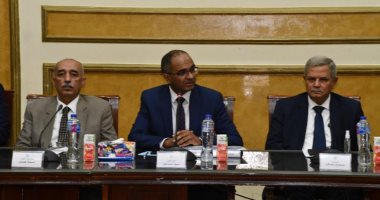 الإسكان: اجتماع موسع لمسئولى قطاع المرافق لمتابعة موقف مشروعات "حياة كريمة"