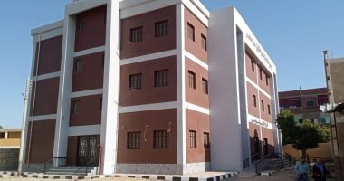 حياة كريمة فى المنيا.. مبنى الخدمات الحكومية والمجمع الزراعى فى طور التشطيبات النهائية بنزلة البدرمان بديرمواس .. والأهالى: نعيش حقيقة كانت حلما لسنوات طويلة.. والمحافظ: متابعة يومية لتذليل كافة العقبات.. صور