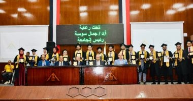 نقيب المهندسين بالقليوبية يشهد حفل تخرج دفعة جديدة لهندسة بنها.. صور
