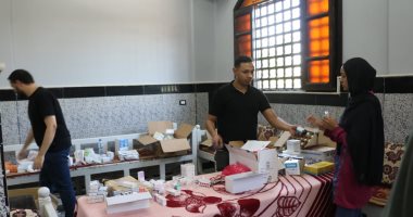 قافلة جامعة جنوب الوادى تفحص 1024 حالة بقرية جزيرة دندرة فى قنا.. صور