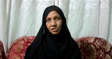 أشهر وأقدم داية منذ 40 سنة فى قرى جنوب الأقصر.. الحاجة زينة لـ"اليوم السابع": الولادة زمان كانت حاجة تانية.. وعندى كارنية وشهادة من الصحة بمزاولة المهنة.. ولا أشترط مبالغ معينة.. وهذه أكلات "تحمية الطلق".. صور