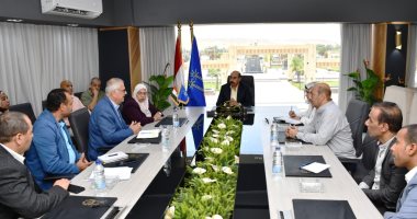 محافظ أسوان يستعرض إنشاء أكبر مجمع صناعى للأسمدة باستثمارات 20 مليار جنيه