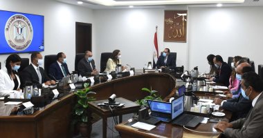 رئيس الوزراء يتابع مشروعات صندوق مصر السيادى لجذب مزيد من الاستثمارات الأجنبية