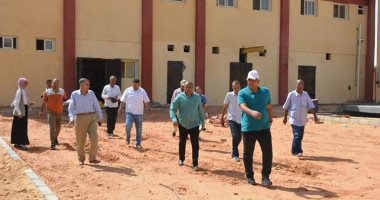 محافظ الوادى الجديد يتفقد إنشاء ثلاجات جديدة فى أكبر مجمع للتمور بالمحافظة