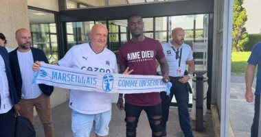 بايلي مدافع مانشستر يونايتد يصل مارسيليا لإجراء الكشف الطبي
