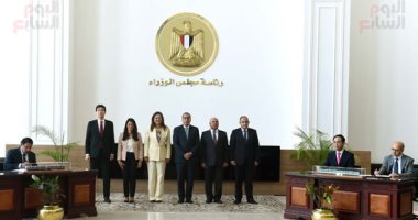 رئيس الوزراء يشهد توقيع عقد تصنيع وتوريد 320 عربة لمترو الأنفاق