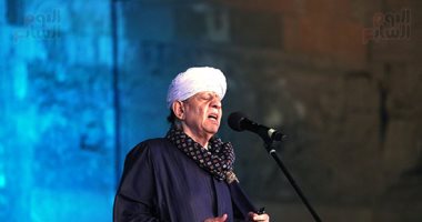 ياسين التهامى يتألق بحفل مهرجان القلعة ويرفع شعار كامل العدد.. صور