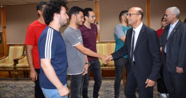 رئيس جامعة أسيوط يستقبل وفد طلابى لدراسين بكليات الطب من مختلف الجنسيات