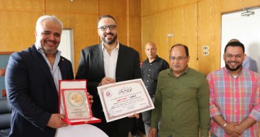 نقابة الأطباء تكرم أمن مستشفى بحلوان: حموا العاملين والمرضى