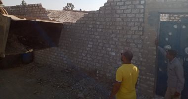 إزالة 40 حالة تعد على أملاك الدولة فى قنا حفاظا على الرقعة الزراعية