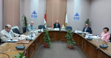 رئيس جامعة بنها يترأس لجنة اختيار عميد كلية الآداب
