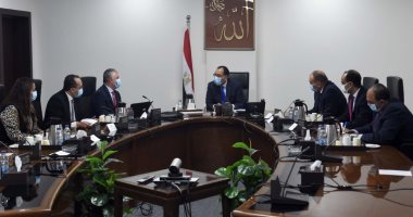 رئيس الوزراء يلتقى رئيس الهيئة العامة للمنطقة الاقتصادية لقناة السويس
