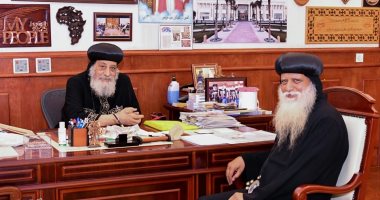 البابا تواضروس يستقبل رئيس دير السيدة العذراء بجبل إخميم فى المقر الباباوى