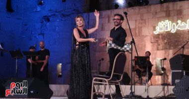 نوال الزغبي من مسرح مهرجان القلعة: فخورة بالغناء أمام جمهور مصر وربنا يحميها 