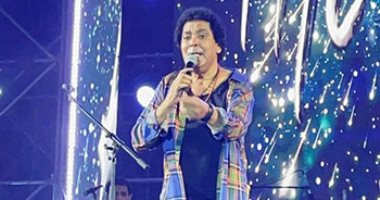 محمد منير يوجه التحية لـ مؤمن زكريا في حفله بالساحل الشمالى ويتمنى له الشفاء