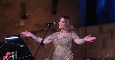 نادية مصطفى من على مسرح القلعة: عاوزين المهرجان مرتين فى السنة 