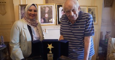 كشف حقيقة إفلاسه وحكاياته مع الأرواح.. ملاك الفن رشوان توفيق لتلفزيون اليوم السابع: أنفقت ما أملك على أولادى وزرت زوجتى فكلمتنى من قبرها.. ابنتى آية طيبة لكن تسيطر عليها قوة عليا وربنا مايحوجنيش لحد..فيديو وصور