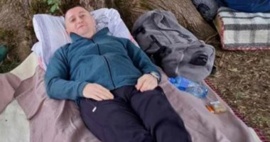 مسابقة "الولا حاجة".. رجل يفوز ببطولة الاستلقاء بعد تمدده 60 ساعة متواصلة