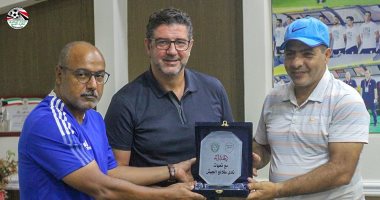 فيتوريا يزور طلائع الجيش ويجتمع مع العشري والنادى يهديه درع تكريم 