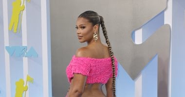 سابرينا كاربنتر و كيمي كراوفورد و كاين براون يصلون حفل MTV .. صور