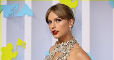 تايلور سويفت بفستان مرصع بالجواهر فى حفل جائزة MTV Video Music Awards