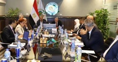 محافظ أسوان يجتمع برئيس هيئة تنمية الصعيد لبدء مشروع الموقف الدولى للنقل الثقيل