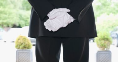 مدرب للهامستر وعروض زواج.. موظف يكشف أغرب طلبات الأثرياء فى الفنادق